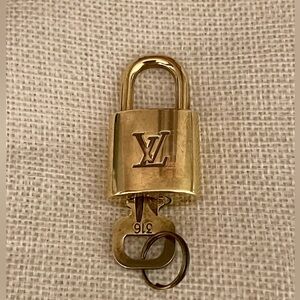 ⭐️COA⭐️LOUIS VUITTON Padlock & Key #316 | Vintage | 100% Authentic